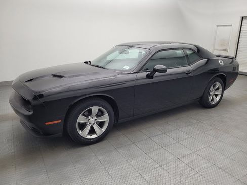 Used 2019 Dodge Challenger SXT RWD image 2