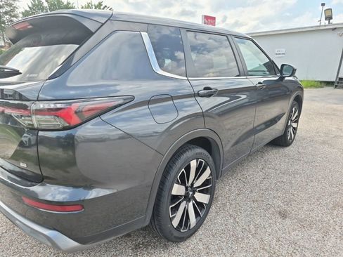 Used 2025 Mitsubishi Outlander SE AWD/4WD image 3