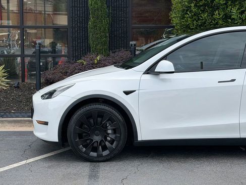 Used 2021 Tesla Model Y Long Range AWD/4WD image 9