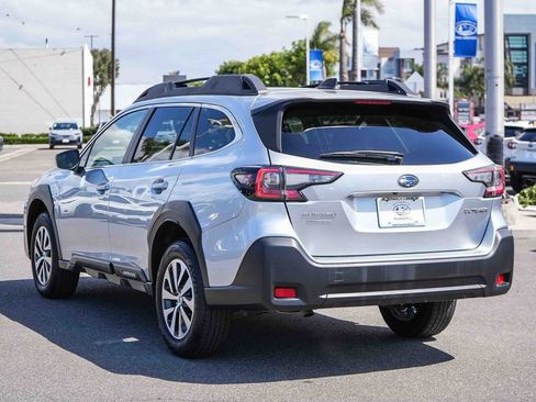 Certified 2025 Subaru Outback Premium AWD/4WD image 10