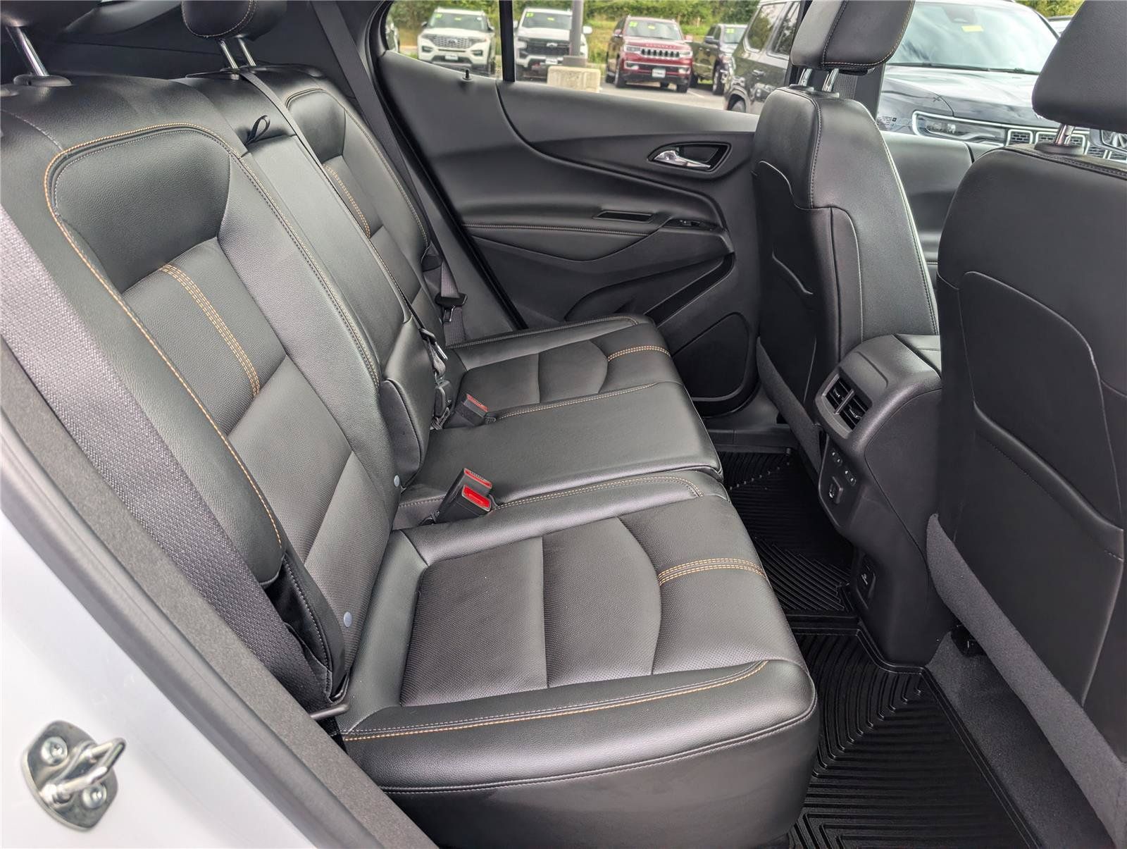 Used 2024 Chevrolet Equinox Premier AWD/4WD image 12