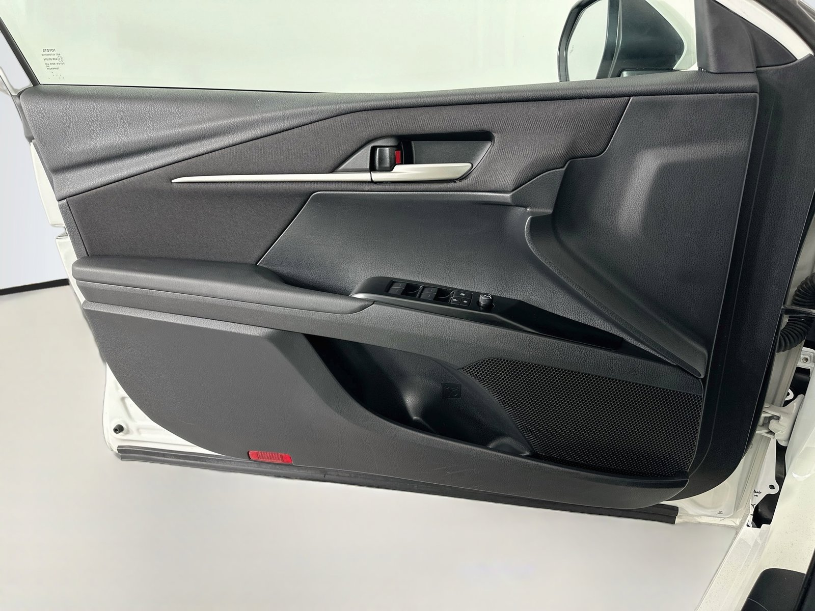 Used 2025 Toyota Camry LE FWD image 23