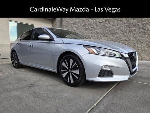 Used 2022 Nissan Altima 2.5 SV w/ SV Premium Package image 1