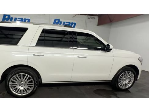 Used 2024 Ford Expedition Limited RWD image 9
