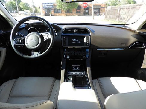 Used 2018 Jaguar F-PACE Prestige AWD/4WD image 22