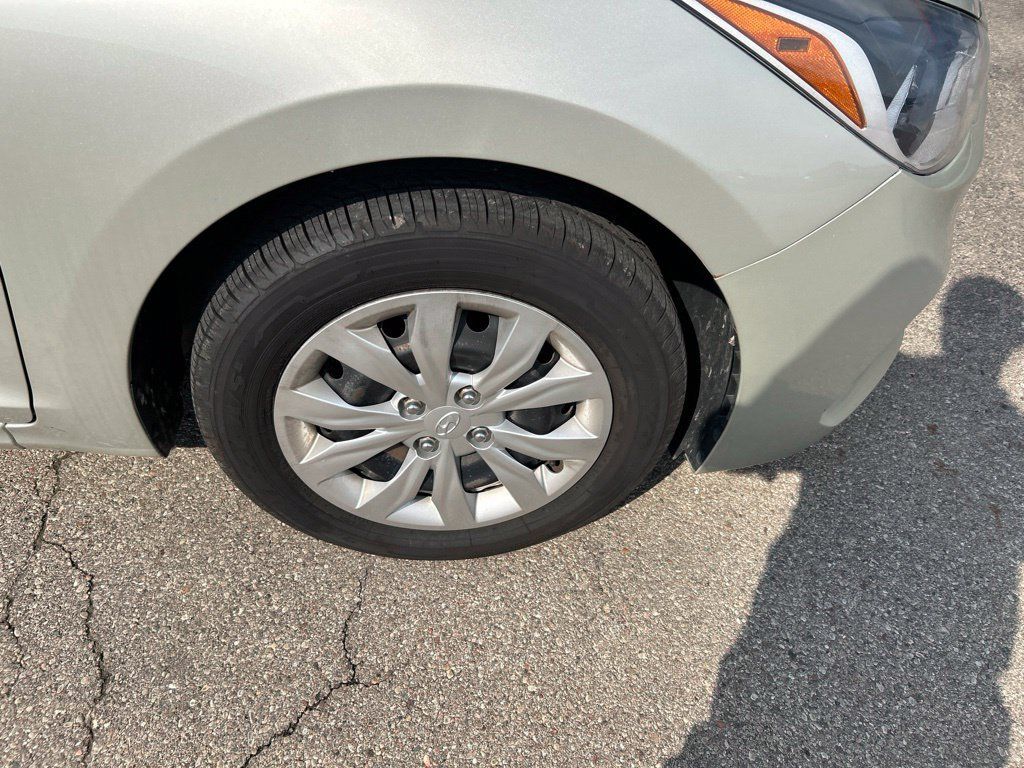 Used 2019 Hyundai Accent SE FWD image 10
