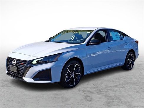 New 2025 Nissan Altima 2.5 SR image 2