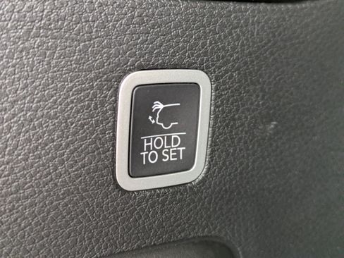 Used 2022 Jeep Grand Wagoneer Series III AWD/4WD image 11