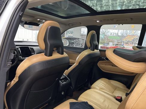 Used 2016 Volvo XC90 T6 Inscription w/ Vision Package image 9