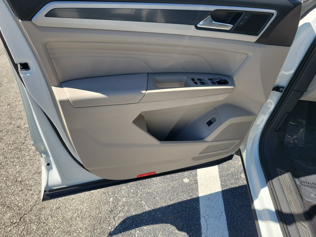 Used 2021 Volkswagen Atlas SE w/ Panoramic Sunroof Package FWD image 19