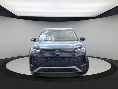 New 2025 Volkswagen Tiguan SE image 2