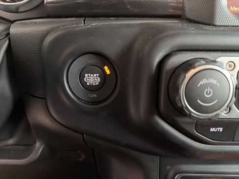 Used 2023 Jeep Wrangler Sahara image 25