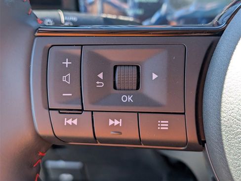 New 2025 Nissan Kicks SR image 18