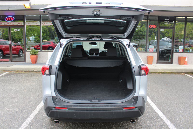 Used 2022 Toyota RAV4 XLE AWD/4WD image 20