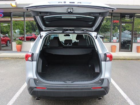 Used 2022 Toyota RAV4 XLE AWD/4WD image 20