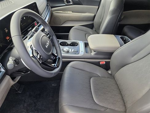 New 2026 Kia Carnival LXS image 9
