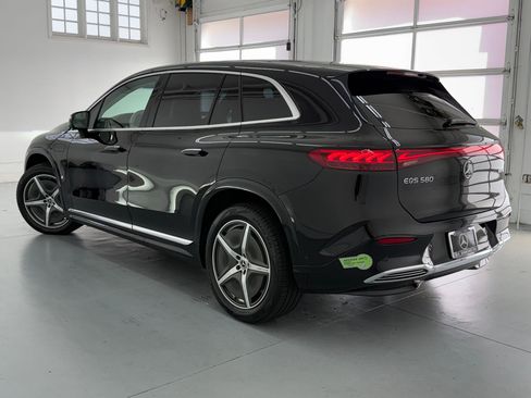 Used 2023 Mercedes-Benz EQS 580 4MATIC SUV image 3