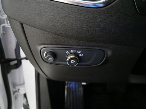 Used 2024 Chevrolet Equinox LS w/ LS Convenience Package FWD image 26