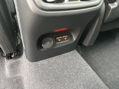 Certified 2024 Volvo XC40 B5 Core image 14