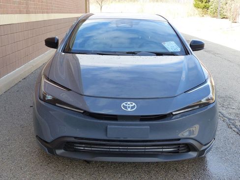 Used 2024 Toyota Prius LE FWD image 6