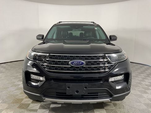 Used 2022 Ford Explorer XLT w/ Equipment Group 202A image 3