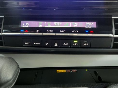Certified 2025 Toyota Sienna LE AWD/4WD image 32