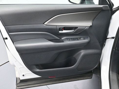 Used 2024 Toyota Grand Highlander XLE image 11