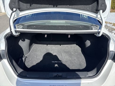 Used 2025 Nissan Sentra SR w/ SR Premium Package image 6