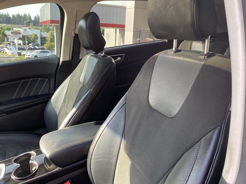 Used 2018 Ford Edge Sport w/ Equipment Group 401A AWD/4WD image 17