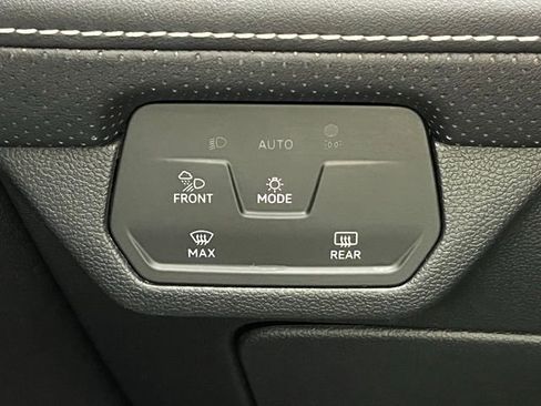 Used 2024 Volkswagen Atlas SEL Premium R-Line image 35