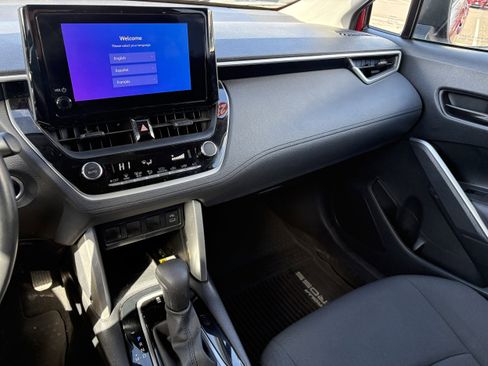 Used 2023 Toyota Corolla Cross LE image 9