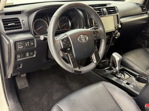 Used 2022 Toyota 4Runner TRD Off-Road Premium AWD/4WD image 4