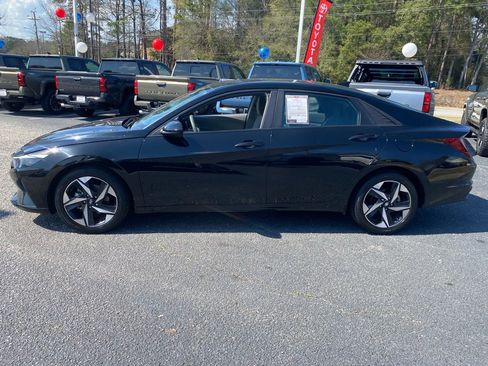 Used 2023 Hyundai Elantra SEL w/ Convenience Package image 3