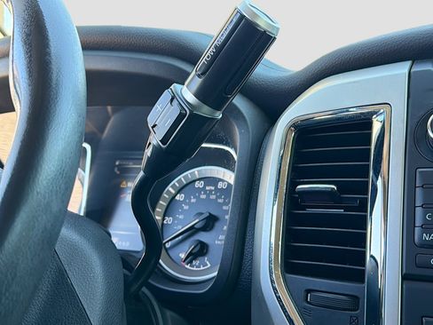 Used 2018 Nissan Titan SV w/ SV Convenience Package image 25