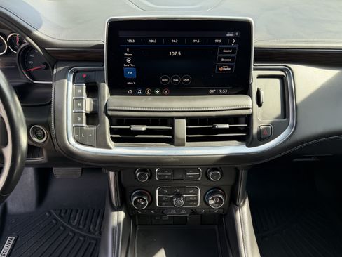 Used 2021 Chevrolet Suburban LT RWD image 20
