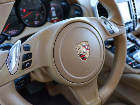 Used 2014 Porsche Cayenne image 38