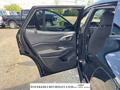 Used 2025 Chevrolet Trax RS w/ Sunroof Package FWD image 20