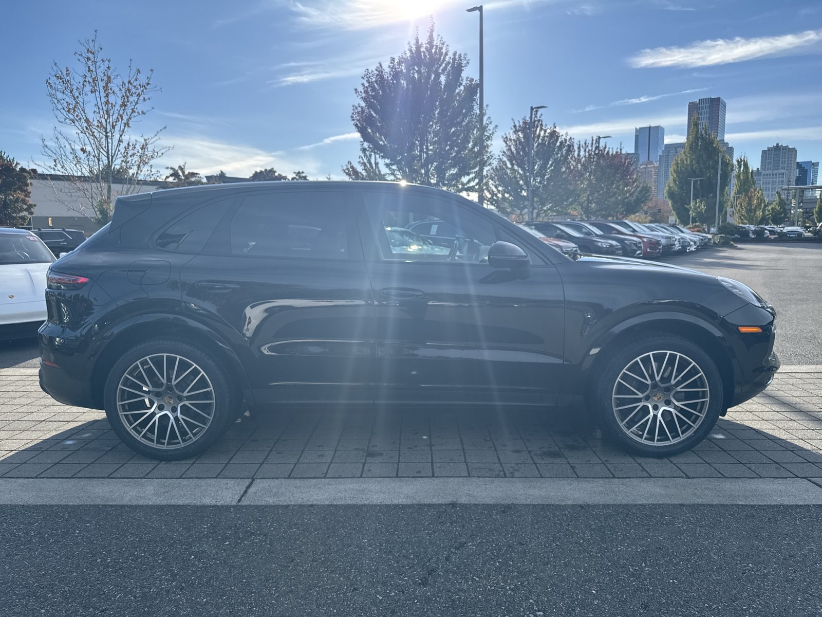 Used 2023 Porsche Cayenne Platinum Edition AWD/4WD image 4