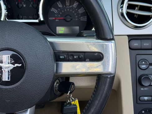 Used 2007 Ford Mustang Convertible RWD image 42