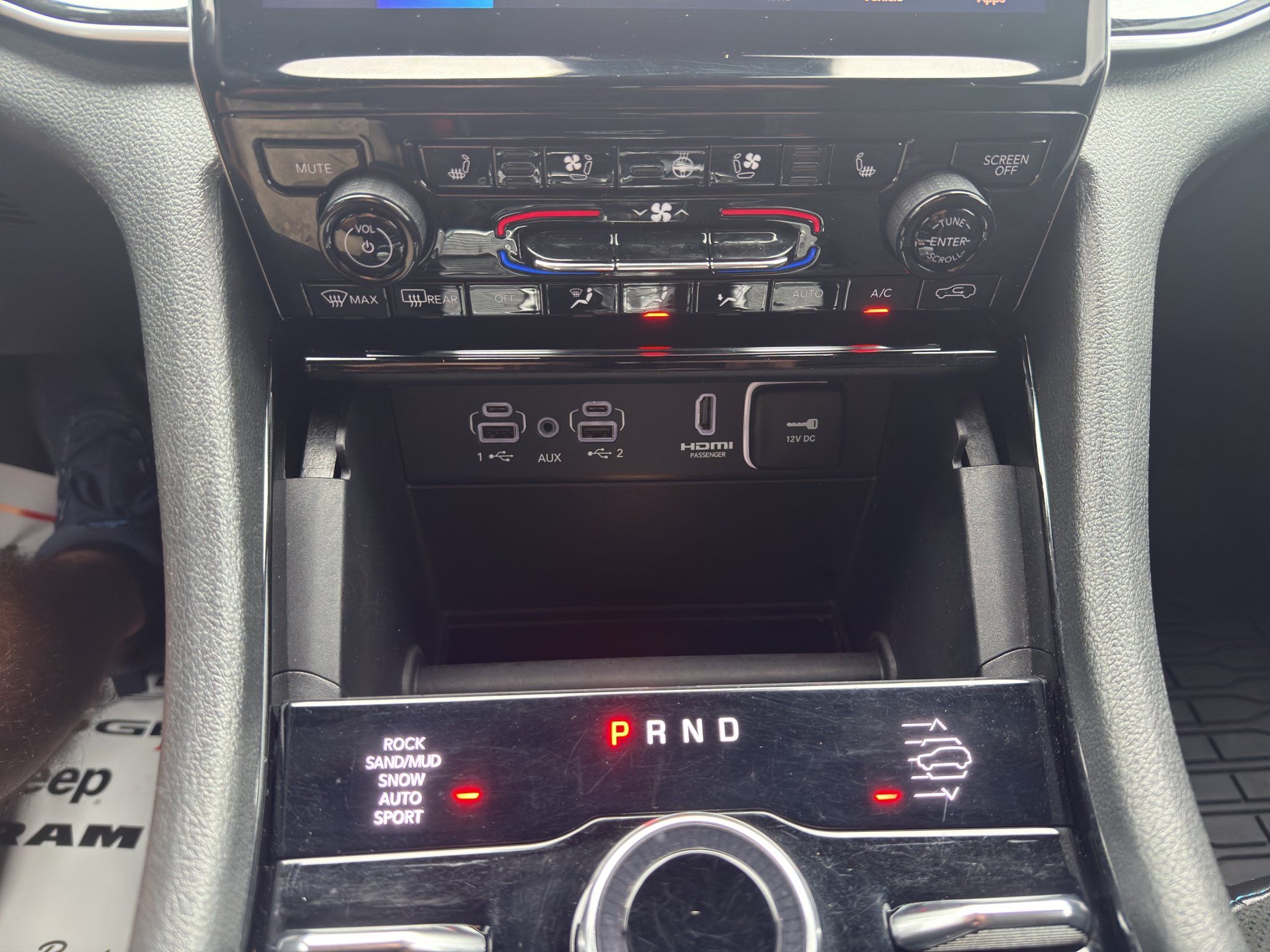 Used 2023 Jeep Grand Cherokee Trailhawk AWD/4WD image 27