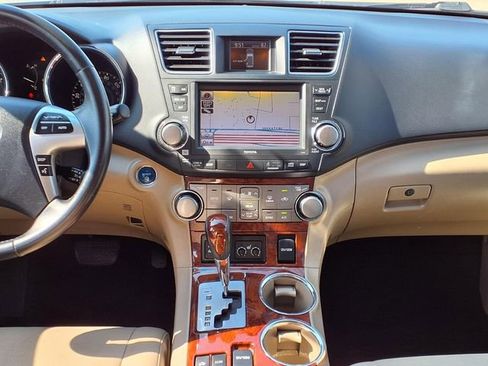 Used 2011 Toyota Highlander Limited AWD/4WD image 9