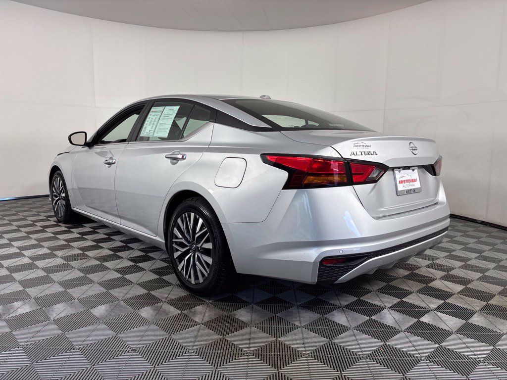 Used 2025 Nissan Altima 2.5 SV FWD image 16
