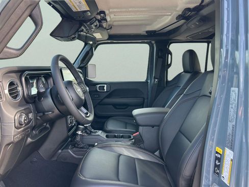 New 2026 Jeep Gladiator Sport AWD/4WD image 11