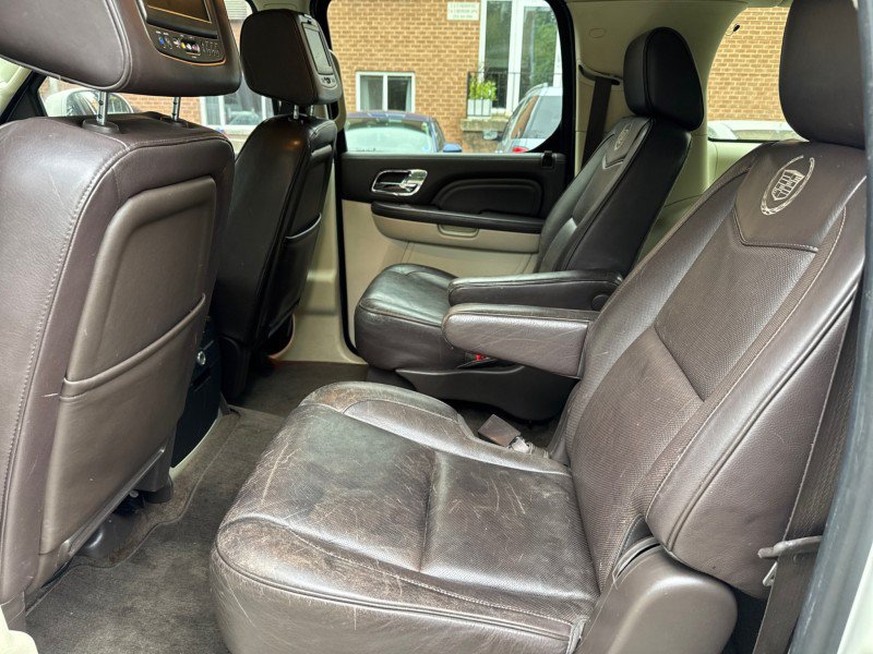 Used 2014 Cadillac Escalade ESV Platinum AWD/4WD image 32