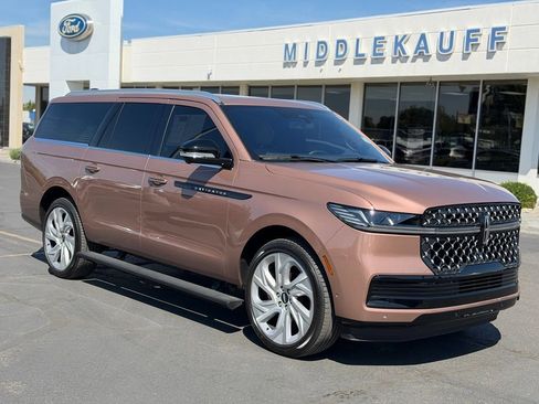 Used 2025 Lincoln Navigator L Black Label AWD/4WD image 1