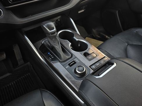 Used 2022 Toyota Highlander Platinum image 16