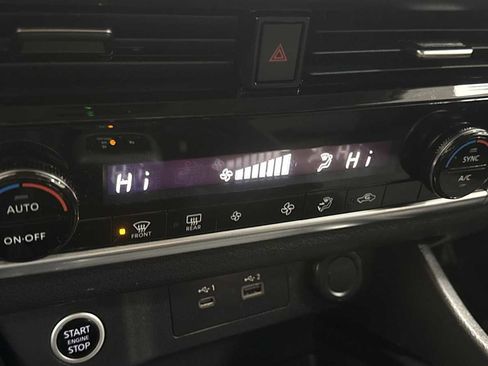 Used 2022 Nissan Rogue SV image 20