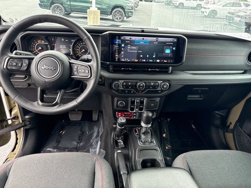 Used 2025 Jeep Wrangler Unlimited Rubicon w/ Technology Group AWD/4WD image 13