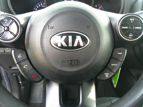 Used 2015 Kia Soul image 9