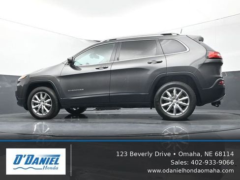 Used 2018 Jeep Cherokee Limited image 9